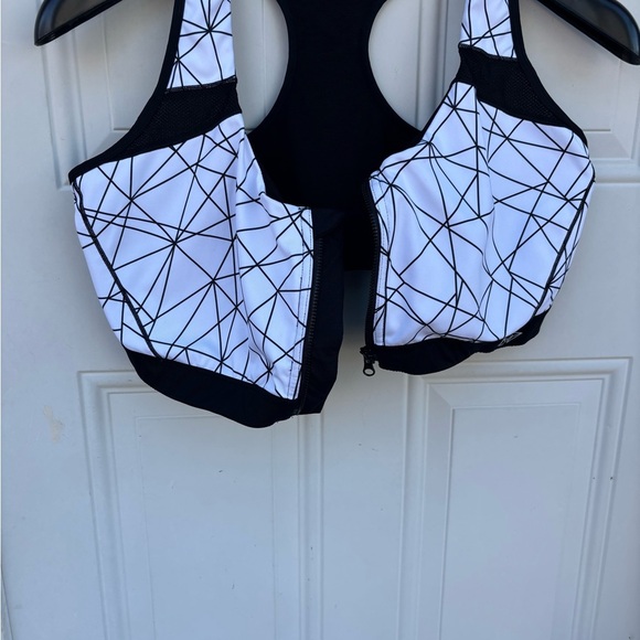 Yvette - Picture 7 of 7